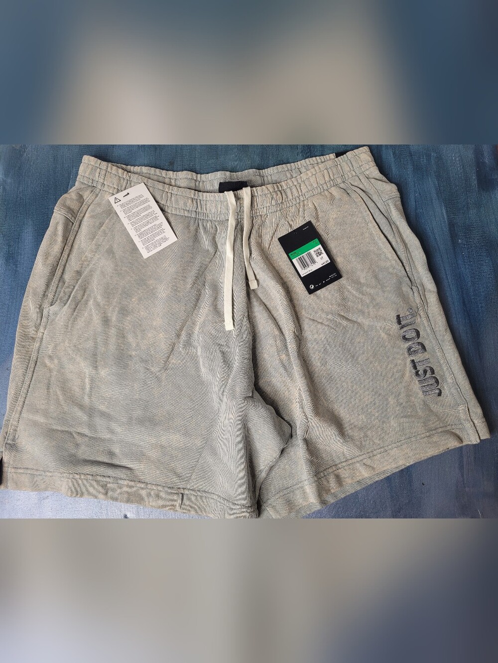 Nike Men's Loose Fit Above Knee Length Shorts Size XL New